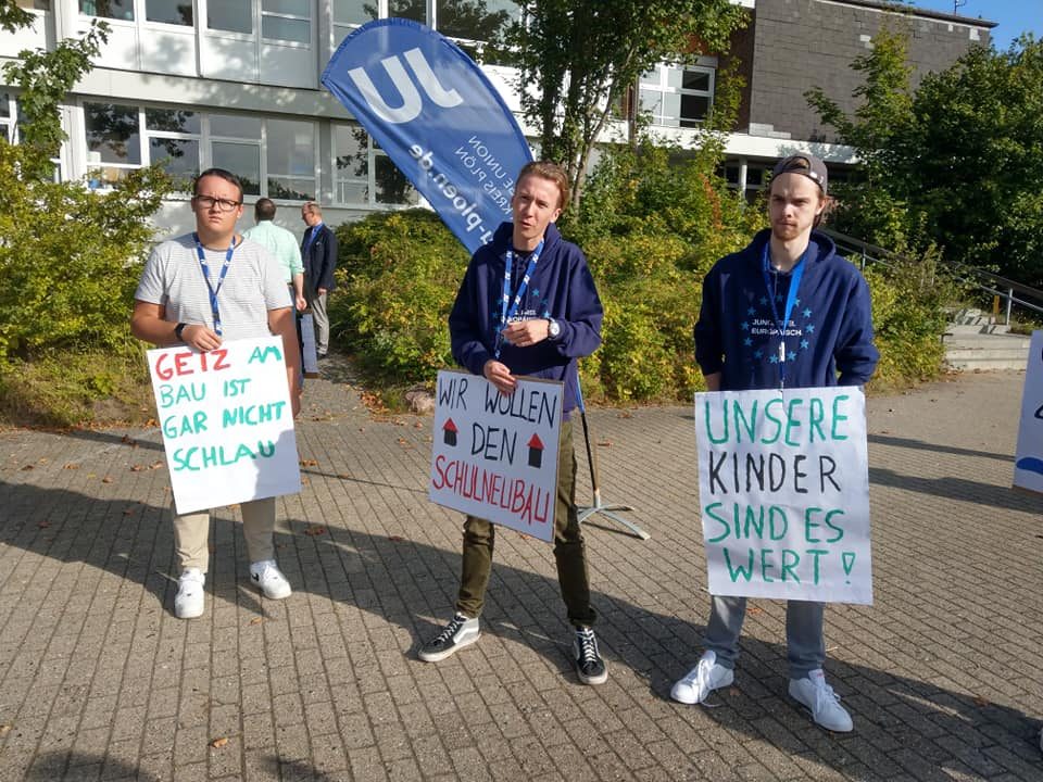 Erfolgreiche Demo vor dem Kreistag!